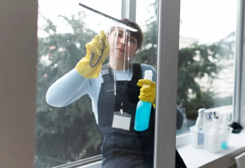 Nettoyage de vitres intérieures et extérieures à la Ville-aux-Dames